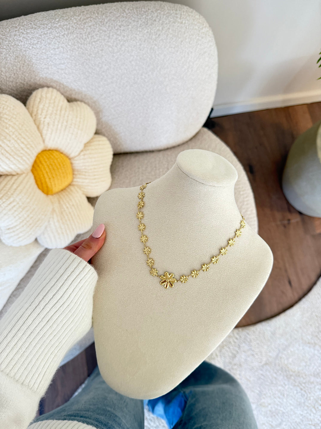 Daisy necklace