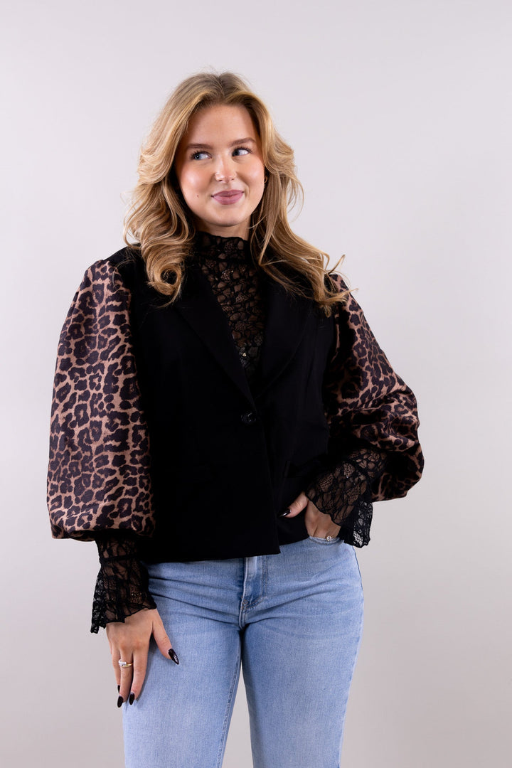 Floor leopard blazer